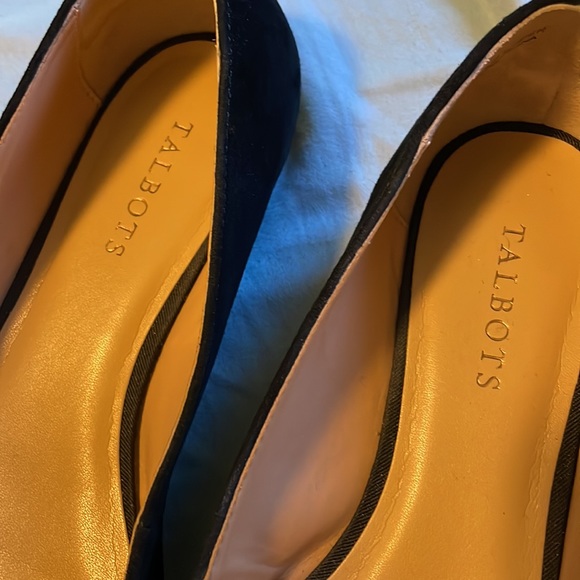 Like new Talbots Edison Bow Flat, Black Suede with Beaded Bow, Size 11M - Picture 3 of 6